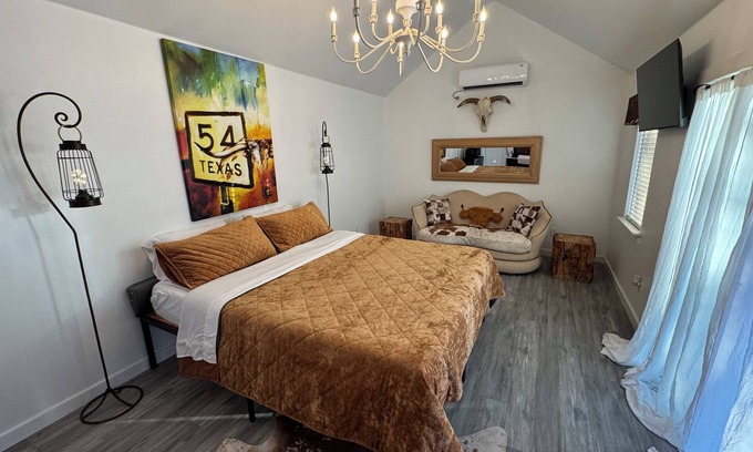 Weatherford Cabine | Cabin 1 of 4 comfortably nestled in a country setting with amazing sunset view