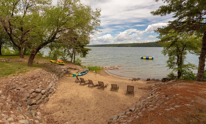 Walker Cabine | Cabin 108 - Pet Friendly/ Closed Loft/ Modern, Clean, Comfortable