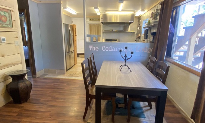 Cedaredge Appartement | Fireplace Apartment with Commercial Kitchen at The Cedaredge Lodge