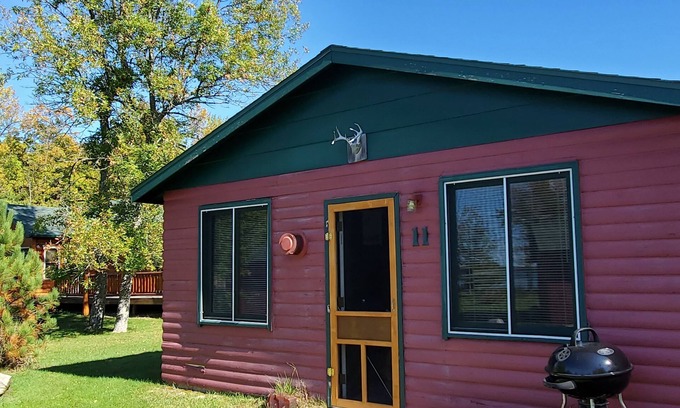 Gould City Maison | Cabin 11-The Fox Den at Sunset Pines Resort
