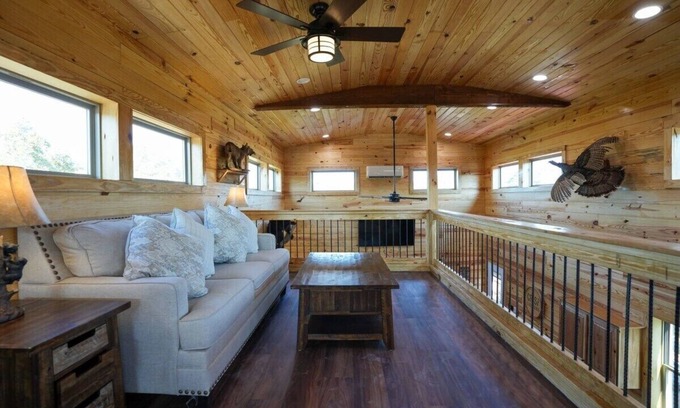 Bridgeport Cabine | Unique Cabin, Sauna, Hot Tub, FirePit, Games