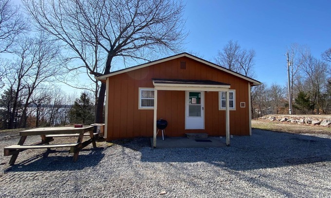 Warsaw Cabine | Cabin 12 - Reel and Trigger