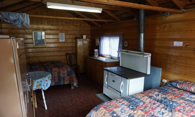 Bellvue Cabine | Cabin 2 at Sportsman’s Lodge *NOW WITH WIFI*, Rustic Cabin 2 at Sportsman's Lodge