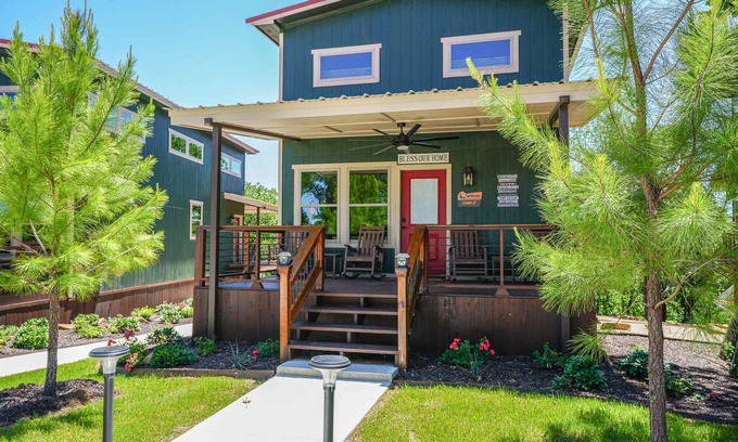 Bridgeport Cabine | Spacious Modern Lux Cabin, Hot Tub, FirePit, Games