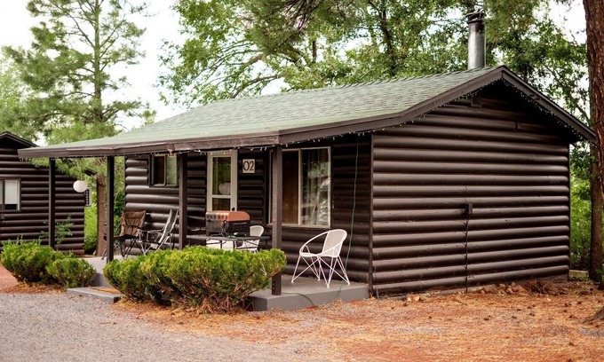 Pinetop Hôtel | Cabin 3 "1800s Milkhouse"