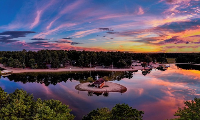East Wareham Location De VR | Cabin #3 - Cozy 2 Bedroom in Cape Cod Maple Park Campground