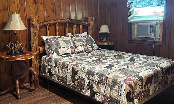 Steelville Cabine | Cabin 3 on Meramec River
