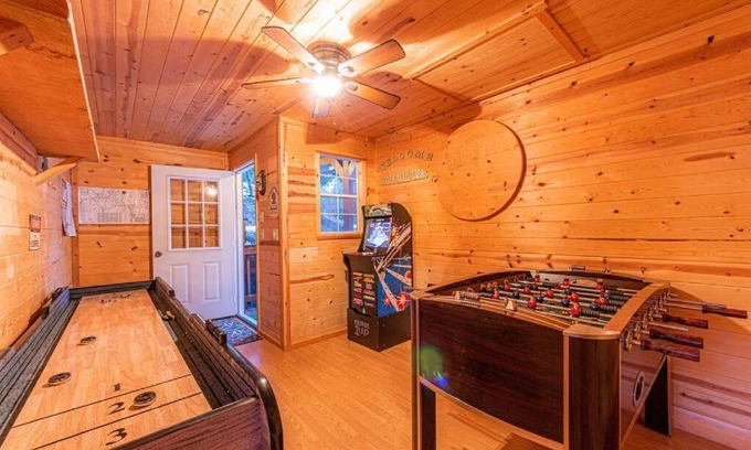 Christopher Creek Chalet De Ski | Cabin #3 Rainbow Trout - Pet Friendly- Sleeps 6 - Playground & Game Room