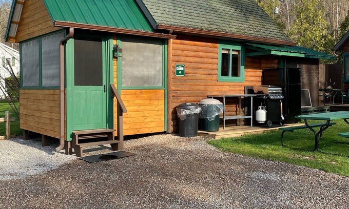 North Bay Cabine | Cabine 4 Waterfront - Three Pines Lodging & Marina