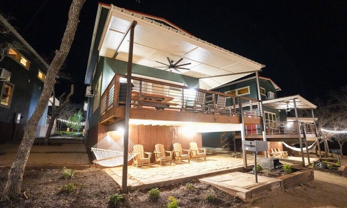 Bridgeport Cabine | CampQYB- Modern Lux Cabin, Hot Tub, FirePit, Games