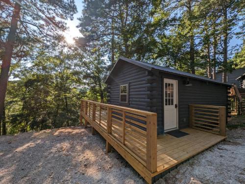 Eureka Springs Appartement | Cabin #6 with hot tub deck and sunset view at Loblolly Pines