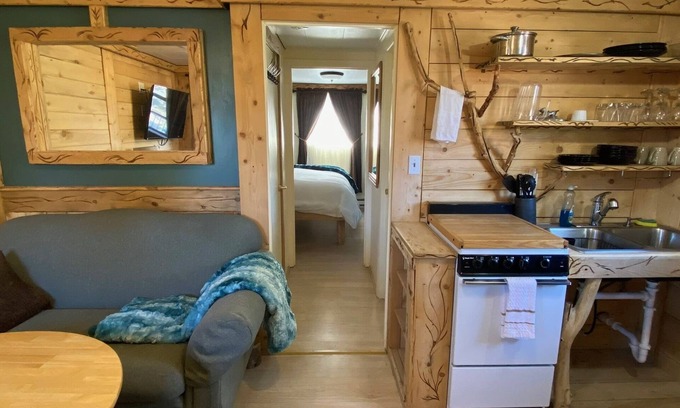 Cedaredge Maison | The Nest/Cabin 9 at The Cedaredge Lodge