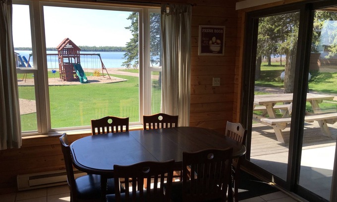 Hines Station Balnéaire | Cabin 9 Lakefront Family/Pet Friendly Fishing Resort Dock Beach Resort Amenities