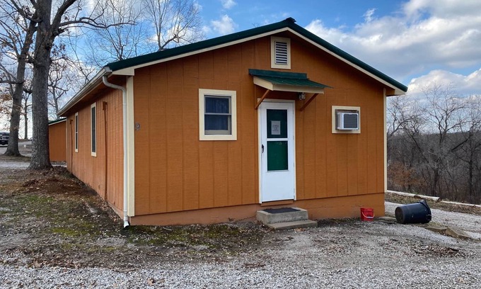 Warsaw Cabine | Cabin 9 - Reel and Trigger