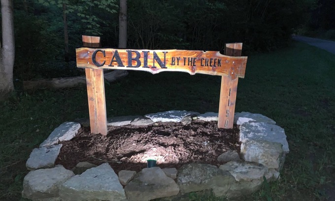 New Richmond Cabine | “Cabin by the Creek” located in Historic New Richmond, Ohio 3BR 2.5B sleeps 11