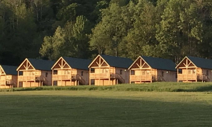 Canastota Cabine | Cabin, cottage, fishing, hunting, trails, creek, ponds, nature