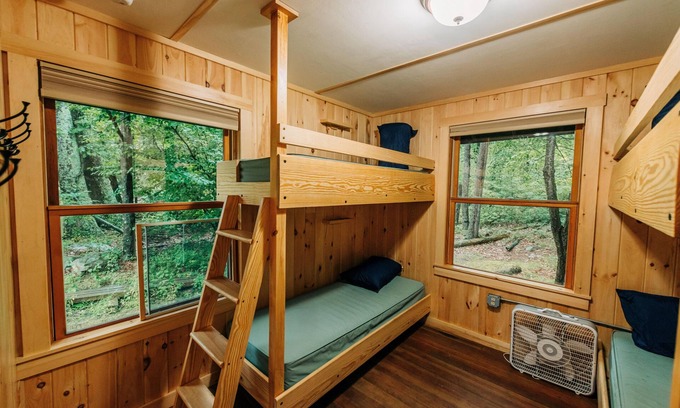 Columbia Cabine | Cabin, Doubel Bed, 5 Bunks, Screened Porch