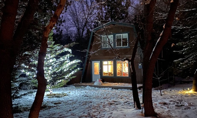 Sugarloaf Cabine | Cabin escape with privacy. Enjoy Big Bear only minutes away.