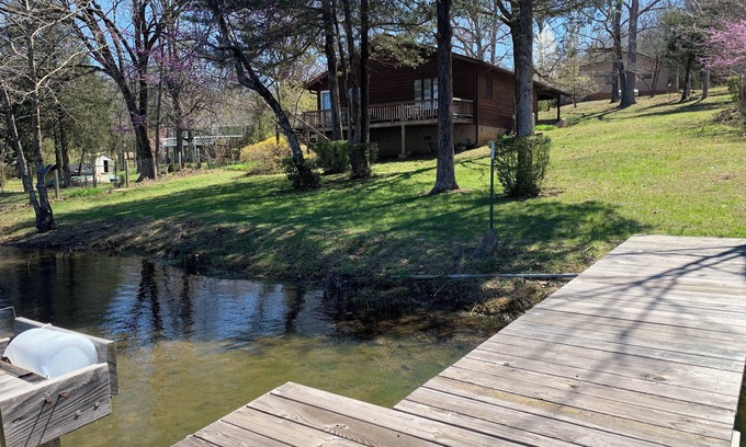 Hardy Cabine | Cabin in Hardy on Kiwanie Lake with fishing boat & kayak, near Spring River