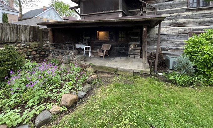 University District Cabine | Cabin in Historic Northwood Park