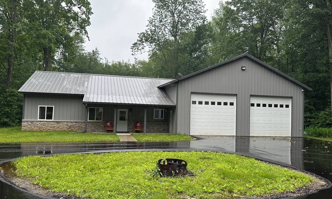 Iola Cabine | Cabin in the Woods-Sleeps 10!