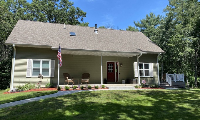 Necedah Maison | Cabin in the woods with Castle Rock Lake access