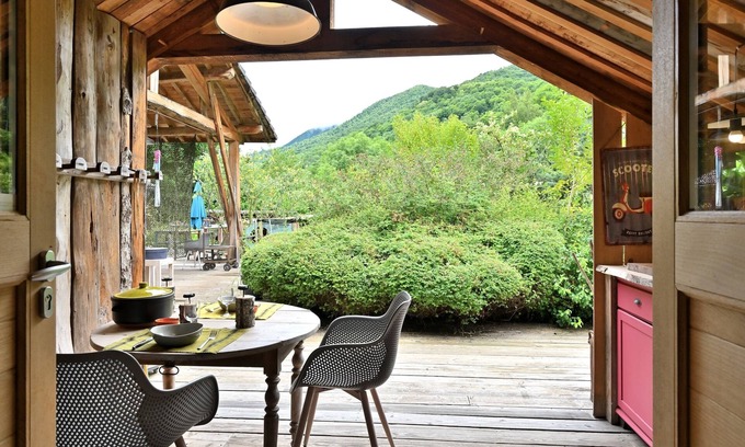 Arrien-en-Bethmale Cabine | Cabin 'Myrtille' with Mountain View, Private Terrace and Private Garden