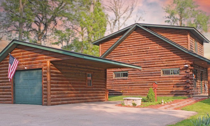 Oshkosh Cabine | Cabin Oasis on the Lake "Minutes from EAA"