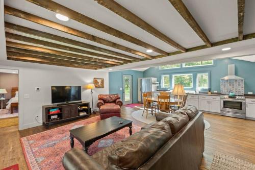 Maurertown Maison | Cabin on 17 acres by National Forest