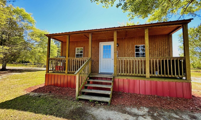 Lakewood Cabine | Cabin on 40 acres with private lake! - Heifer Hotel