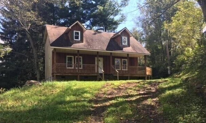 Southern Maison | Cabin on a Hill
