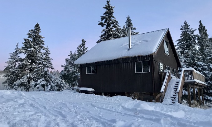 Merritt Cabine | Cabin On The Range | Relaxing Offgrid Recreation Playground