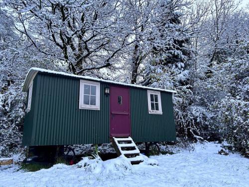 Chepstow Maison | Cabin Retreat near Chepstow Sleeps 2 with Hot Tub