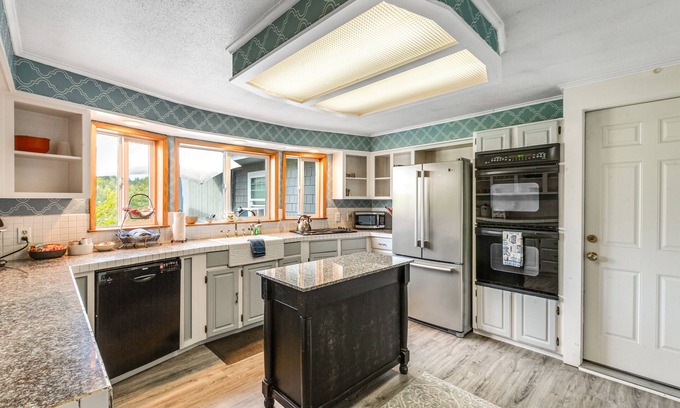 Deer Harbor Cabine | Cabin-Style Cottages w/ Private Hot Tub, & View of Lagoon Deer and Harbor