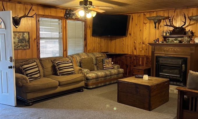 Saffell Cabine | Cabin that sits on 3 acres that joins Shirey Bay Rainey Brake WMA.