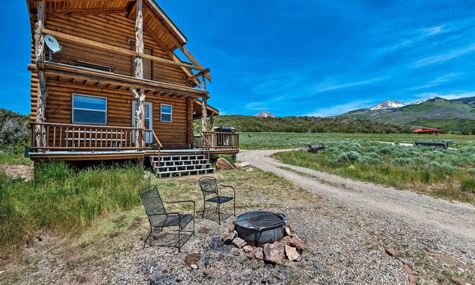 Spanish Valley Cabine | NOUVEAU! Chalet avec foyer, vues et barbecue, à 18 km de Moab!