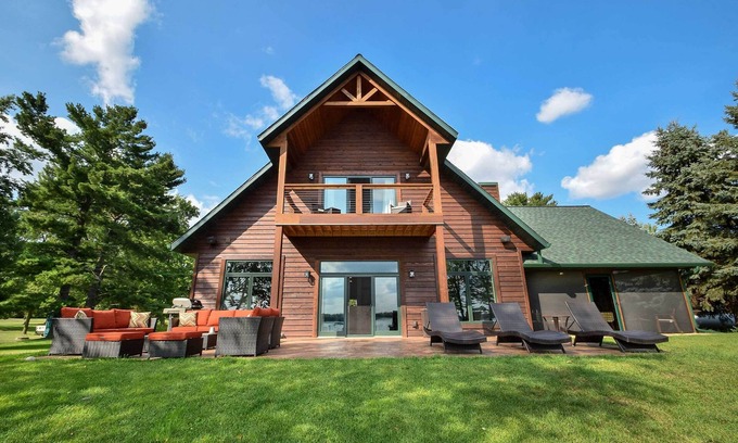 Siren Cabine | Cabin w/ Gradual Slope to Sandy Bottom Swimming!