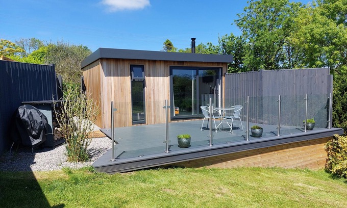 Narberth Cabine | Cabin with countryside views, close to Saundersfoot & Tenby