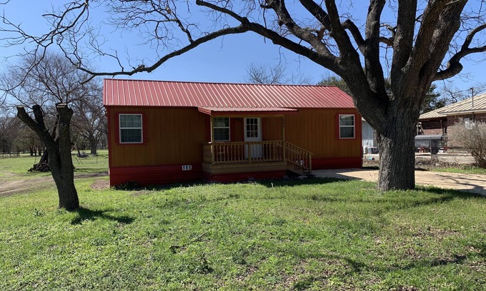 Camp Wood Cabine | Cabin with Deck . Close Nueces River