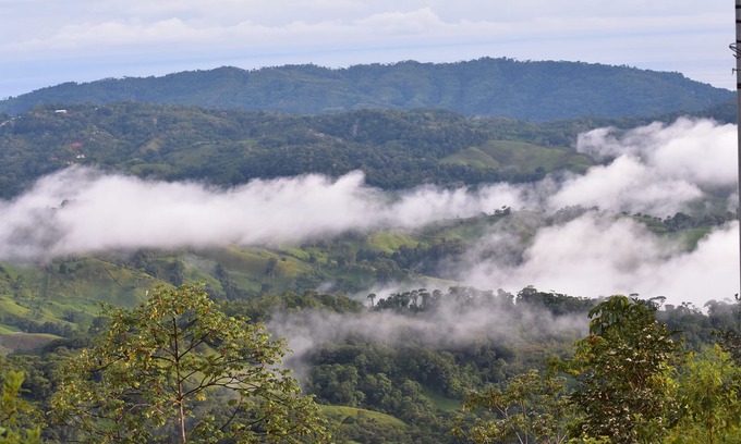 Baru Cabine | Cabin with incredible views of the forest and waterfall.