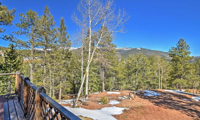 Rainbow Valley Maison | Cabin with Mtn Views - 5 Mi to Mueller State Park!
