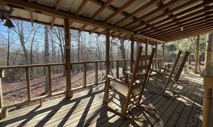 Lenox Cabine | Cabin with Pond on 6 Private Acres --1.5 miles from Montauk Park, Near Salem
