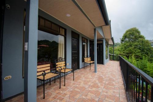 Santa Elena Lit Et Petit-Déjeuner | Cabinas Eddy B&B