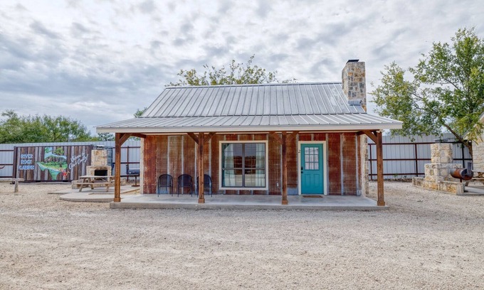 Concan Cabine | Cabins by the Frio River - River Rock Cabin #2