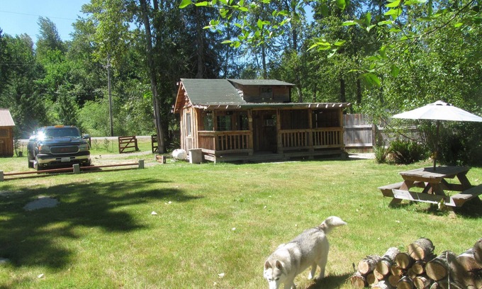 Toutle Cabine | Cabins on the Toutle River , 646 South Toutle Rd.