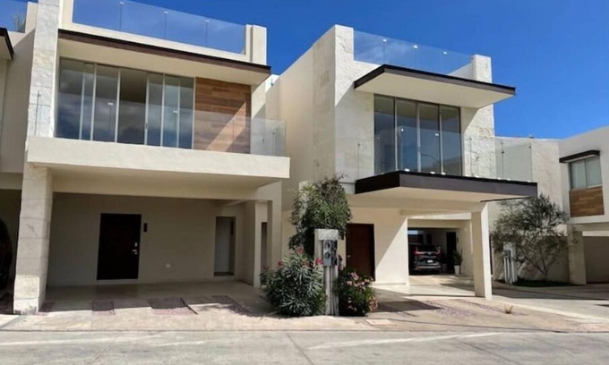 Colonia El Progreso Villa | Curated Experiences at Casa Sorella -Joint Villas