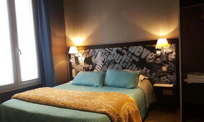 Les Puces de Saint-Ouen Hôtel | Café Hôtel de l'Avenir