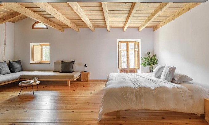 Montella Maison | Cal Calsot Casa Rural "Adults Only"