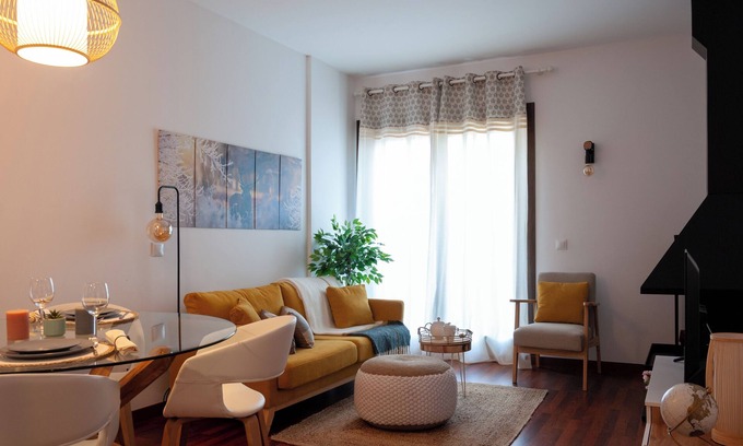 Puigcerda Appartement | Cal Xera - Cozy first floor with fireplace and private garden