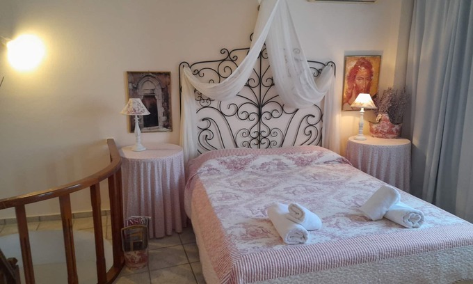 Atsipópoulon Appartement | Suite REA colorée, piscine, patio, terrasse sur le toit, près de Réthymnon